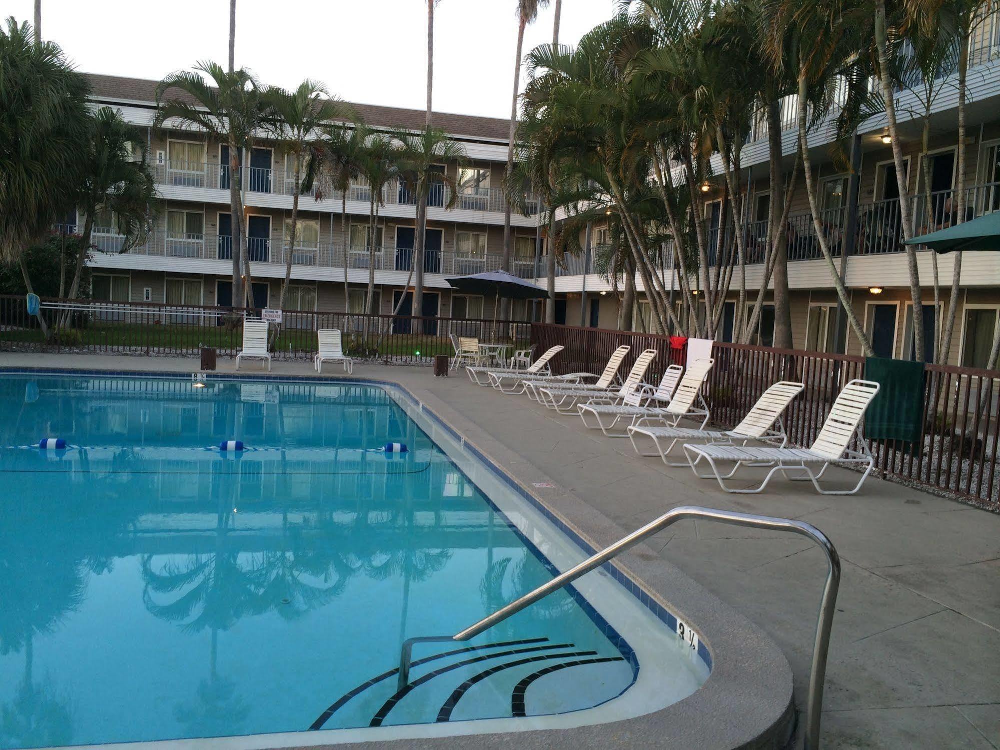 Lantern Inn & Suites - Sarasota Esterno foto