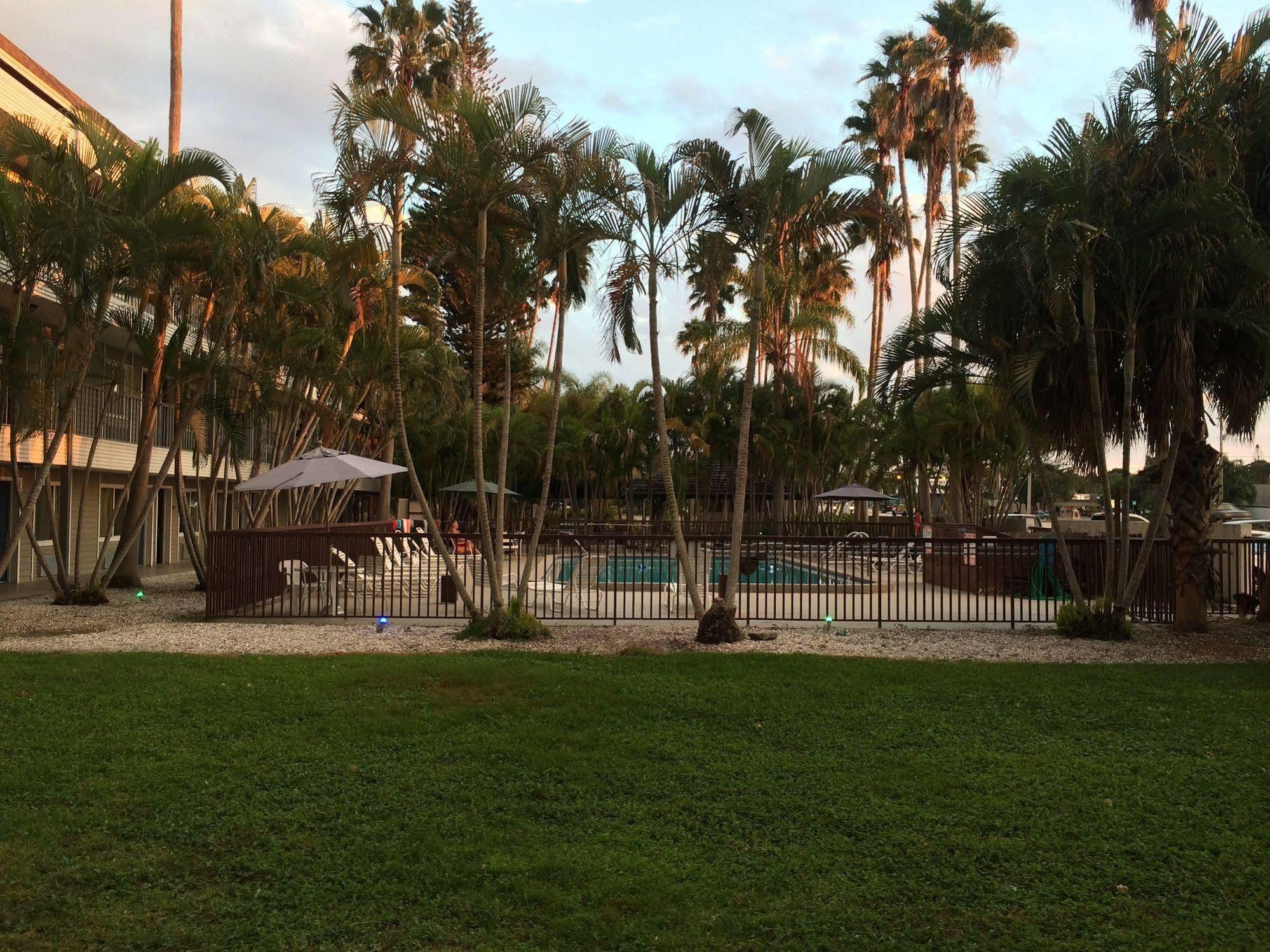 Lantern Inn & Suites - Sarasota Esterno foto